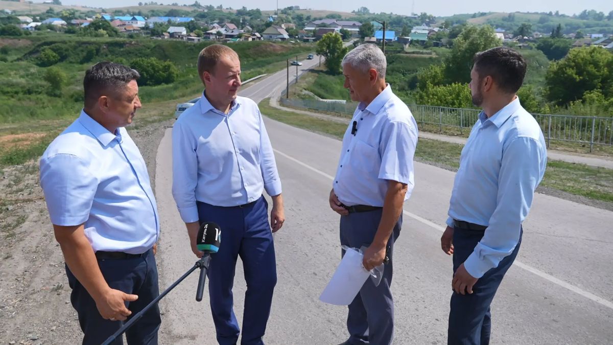 Губернатор оценил восстановление дамбы в Шелаболихе после паводка Губернатор оценил восстановление дамбы в Шелаболихе после паводка