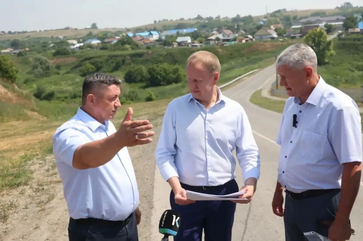 Виктор Томенко: В Шелаболихинском районе заехал вместе с депутатами «Единой России» на предприятие «Победа», где занимаются как растениеводством, так и животноводством Виктор Томенко: В Шелаболихинском районе заехал вместе с депутатами «Единой России» на предприятие «Победа», где занимаются как растениеводством, так и животноводством