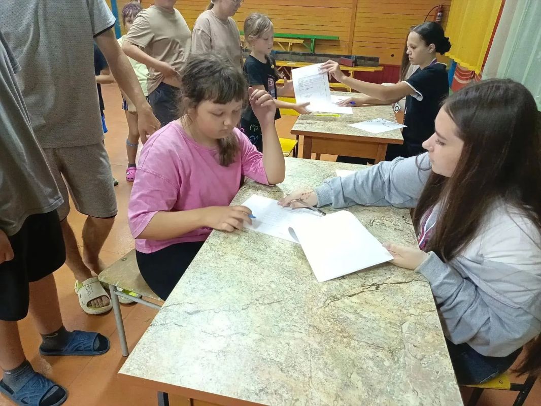 В лагере «Солнечный берег» Каменского района выбрали своего Президента В лагере «Солнечный берег» Каменского района выбрали своего Президента