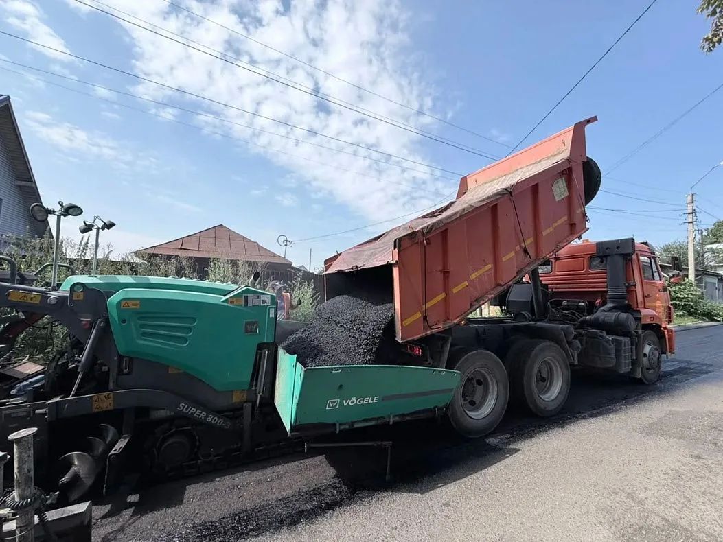 В Барнауле ремонтируют дороги и тротуары В Барнауле ремонтируют дороги и тротуары