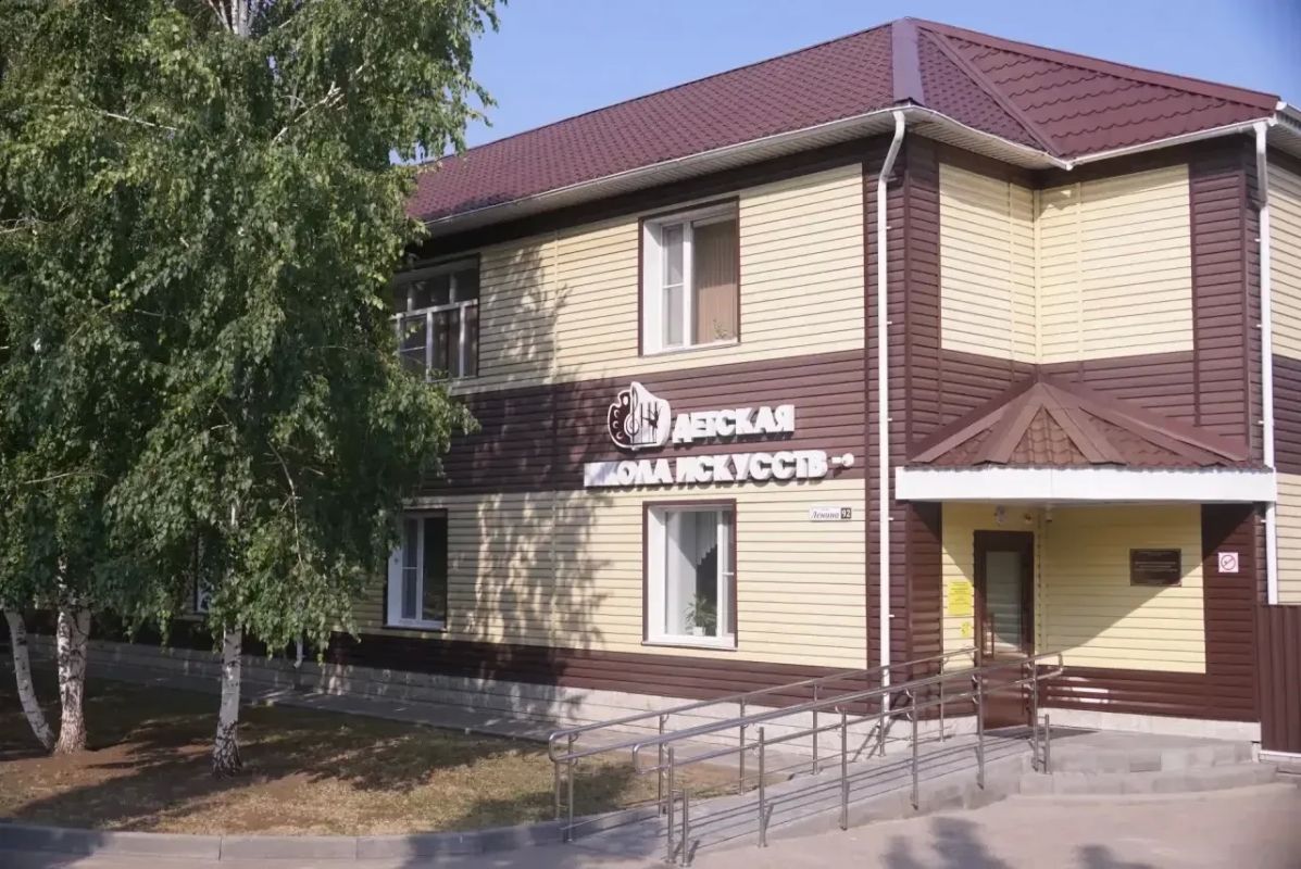 Губернатор Алтайский край Виктор Томенко обсудил с руководством Благовещенского района обновление социально значимых объектов Губернатор Алтайский край Виктор Томенко обсудил с руководством Благовещенского района обновление социально значимых объектов