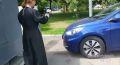 В Москве священника выгнали с АЗС после освящения машин