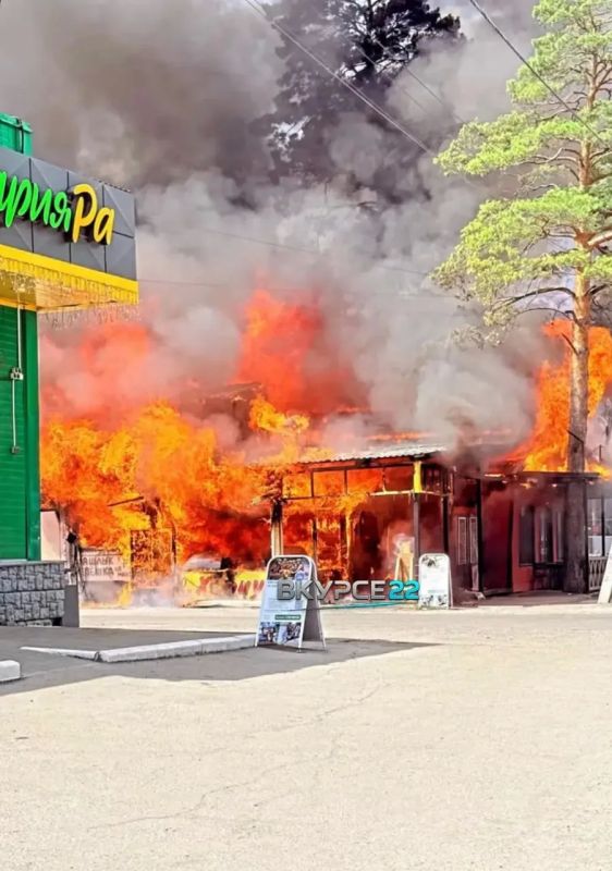 Пожар в кафе в селе Манжерок распространился на площади в 1 тысячу квадратных метров Пожар в кафе в селе Манжерок распространился на площади в 1 тысячу квадратных метров