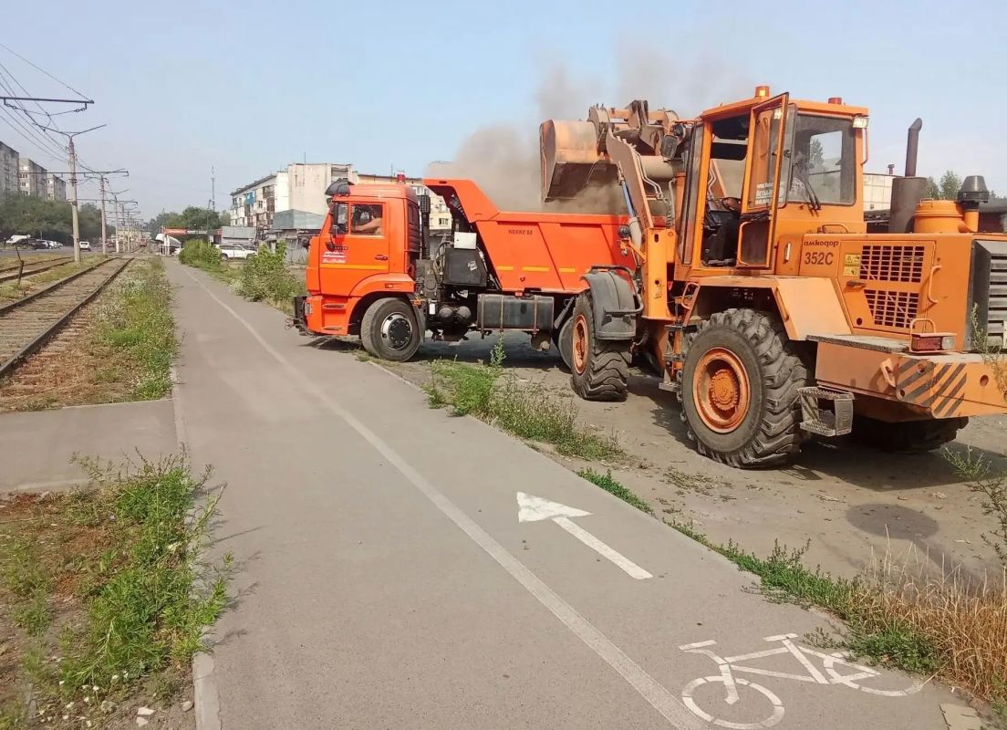 В Бийске коммунальные службы продолжают комплекс летних мероприятий по благоустройству и ремонту территорий В Бийске коммунальные службы продолжают комплекс летних мероприятий по благоустройству и ремонту территорий