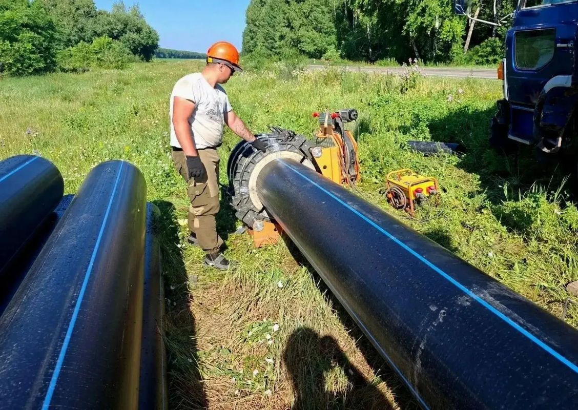 Новый водопровод снизит риск перебоев с водой в 16 сёлах Поспелихинского и Новичихинского районов Новый водопровод снизит риск перебоев с водой в 16 сёлах Поспелихинского и Новичихинского районов