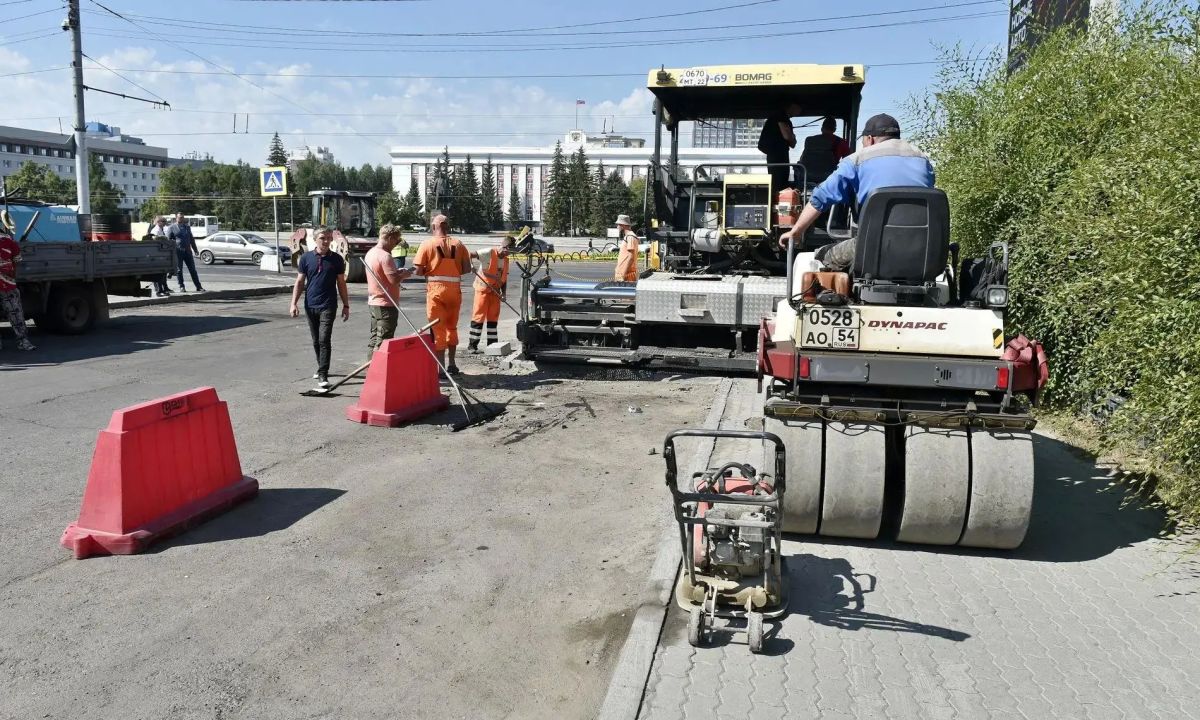 Глава Барнаула Вячеслав Франк проверил ход работ на проспекте Ленина Глава Барнаула Вячеслав Франк проверил ход работ на проспекте Ленина