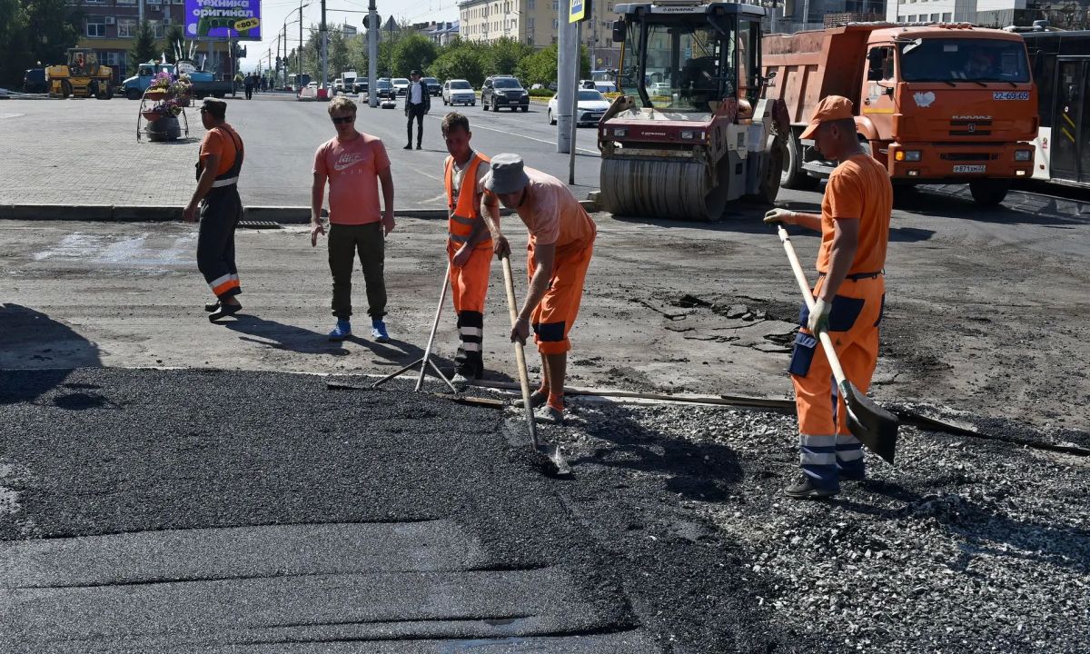 Глава города Вячеслав Франк проверил ход работ на проспекте Ленина Глава города Вячеслав Франк проверил ход работ на проспекте Ленина