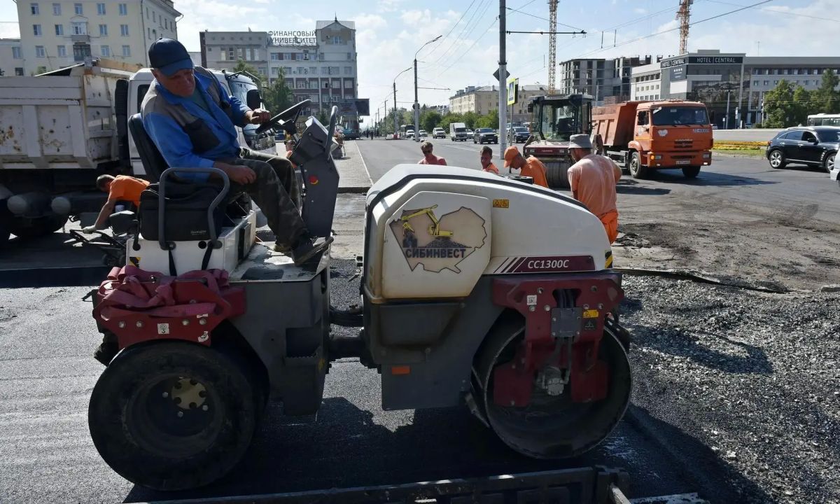 Глава Барнаула Вячеслав Франк проверил ход работ на проспекте Ленина Глава Барнаула Вячеслав Франк проверил ход работ на проспекте Ленина