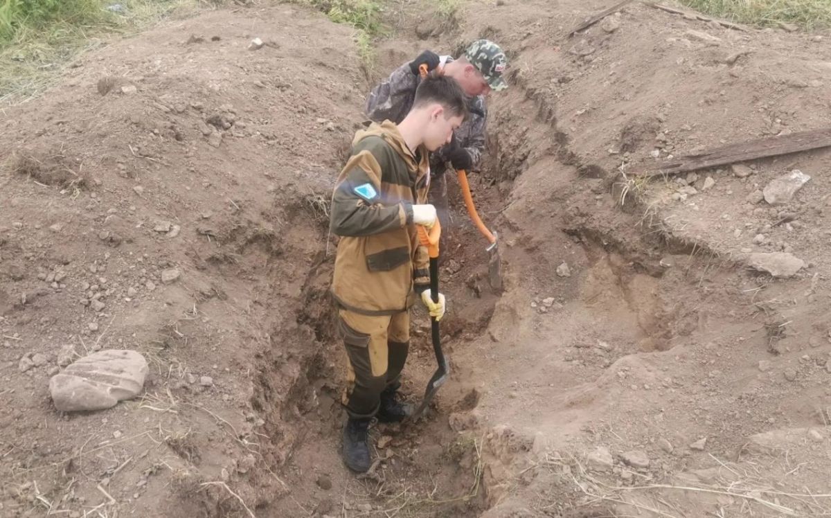 Барнаульские школьники ищут останки красноармейцев в Ленинградской области