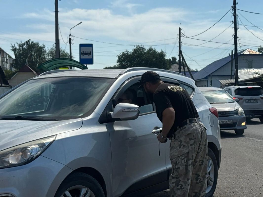 Глава города Игорь Башмаков поблагодарил волонтёров за координацию деятельности на заправке «Роснефть» Глава города Игорь Башмаков поблагодарил волонтёров за координацию деятельности на заправке «Роснефть»