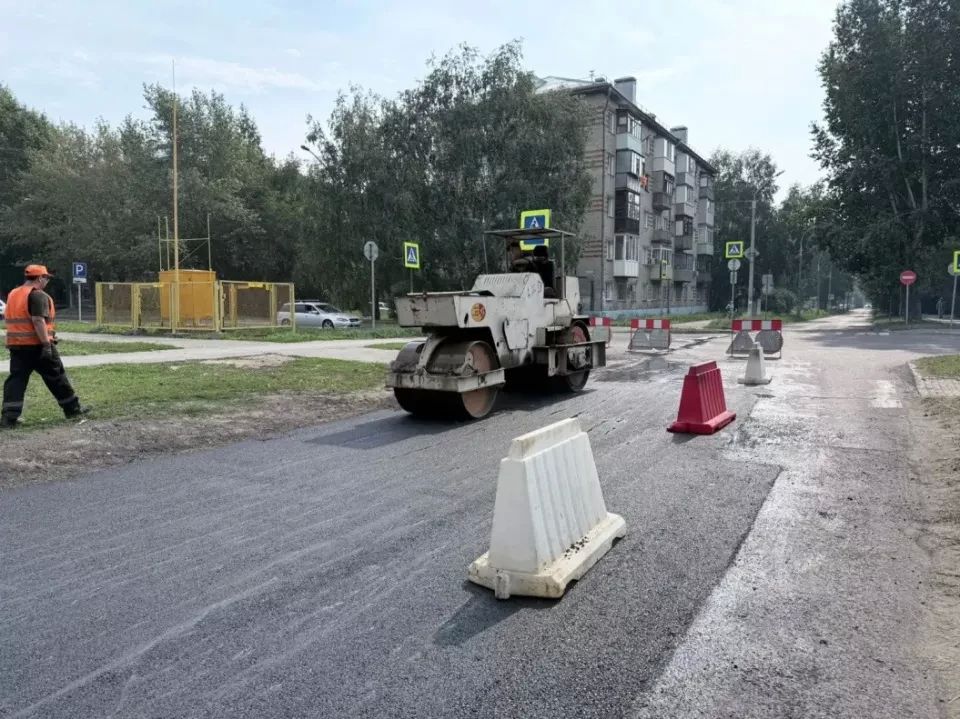 В Барнауле продолжают приводить в порядок дороги и тротуары В Барнауле продолжают приводить в порядок дороги и тротуары