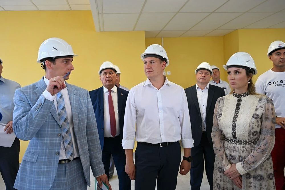 Председатель Фонда защиты детей оценила ход строительства супершколы в Барнауле и встретилась с алтайскими волонтерами Председатель Фонда защиты детей оценила ход строительства супершколы в Барнауле и встретилась с алтайскими волонтерами