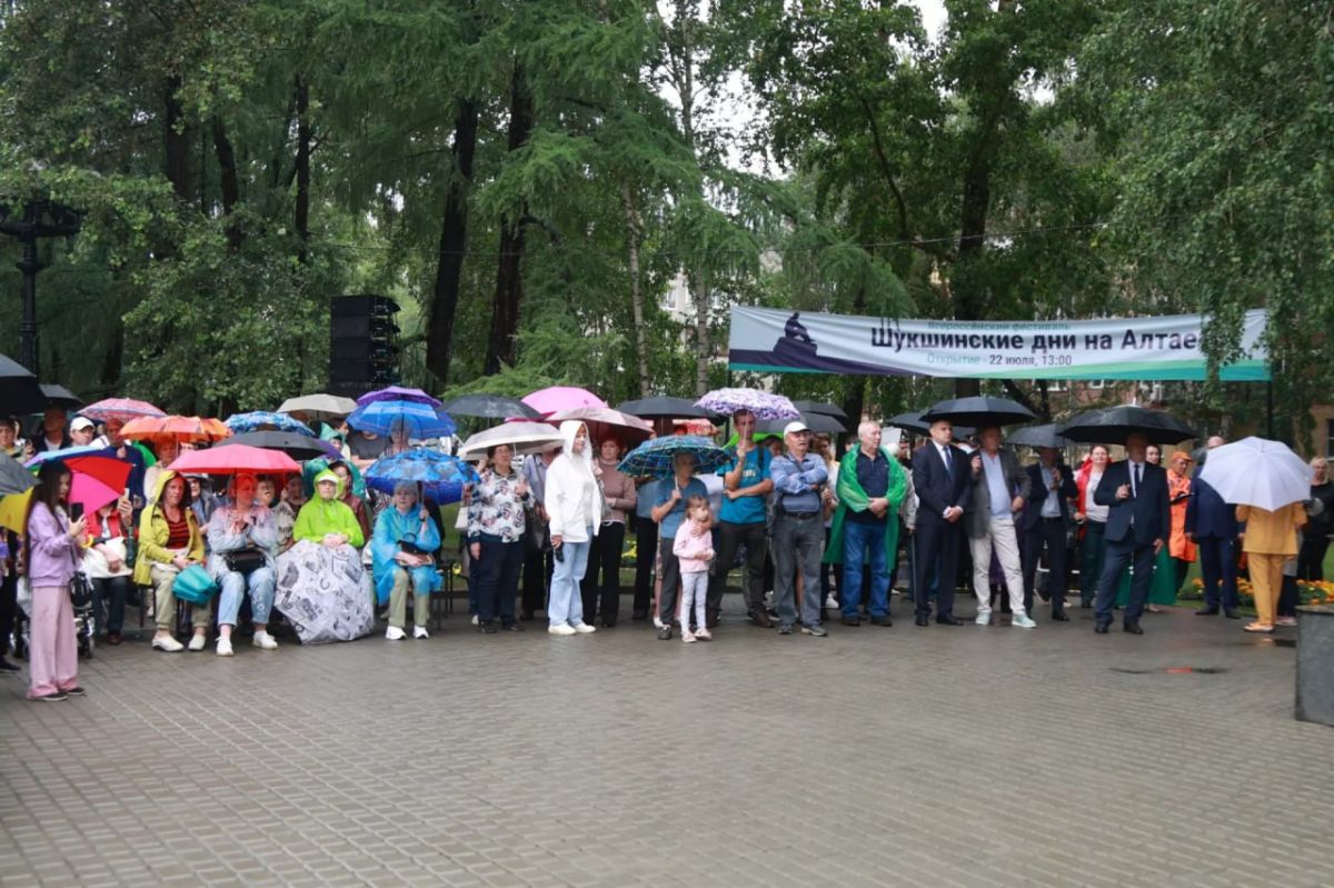 В Барнауле открылись юбилейные "Шукшинские дни на Алтае" В Барнауле открылись юбилейные "Шукшинские дни на Алтае"