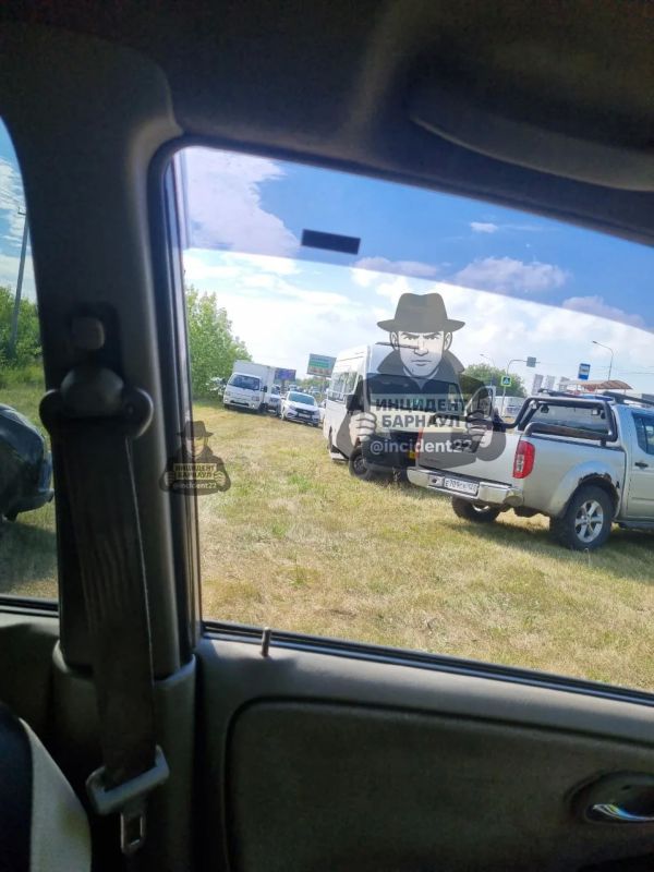 В Барнауле насмерть сбили курьера на пересечении Павловского тракта и улицы Звездной, сообщает "Инцидент Барнаул" В Барнауле насмерть сбили курьера на пересечении Павловского тракта и улицы Звездной, сообщает "Инцидент Барнаул"