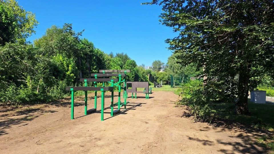 Сразу две новые спортивные площадки строят в Октябрьском районе Сразу две новые спортивные площадки строят в Октябрьском районе