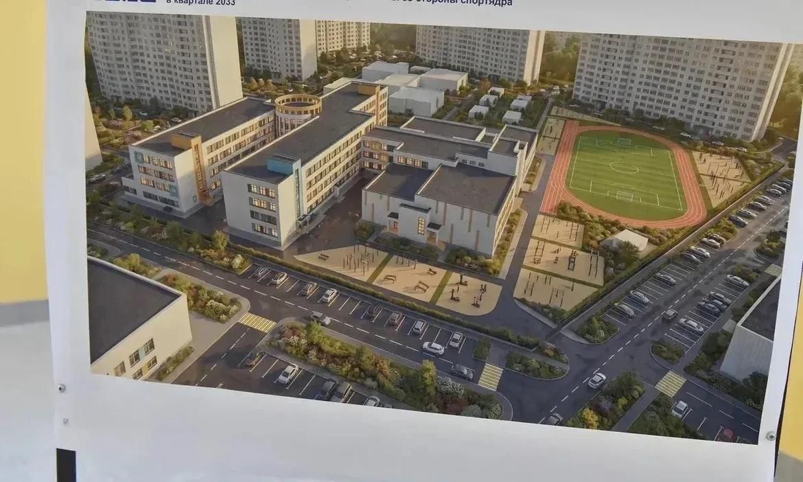 Мария Львова-Белова посетила стройку самой большой школы Барнаула