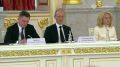 Торговая инфраструктура РФ после атак ВСУ работает в напряженном режиме, но все еще эффективна и устойчива, заявил Путин
