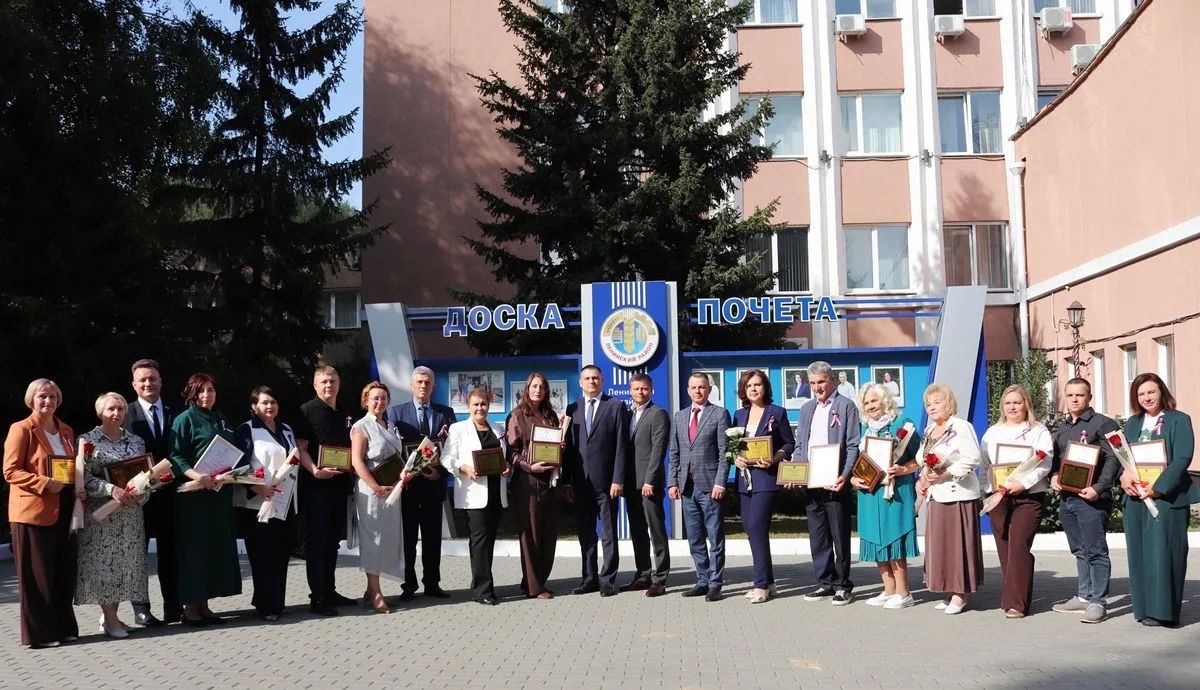 Депутаты АКЗС приняли участие в торжественных наградных мероприятиях районов Барнаула Депутаты АКЗС приняли участие в торжественных наградных мероприятиях районов Барнаула