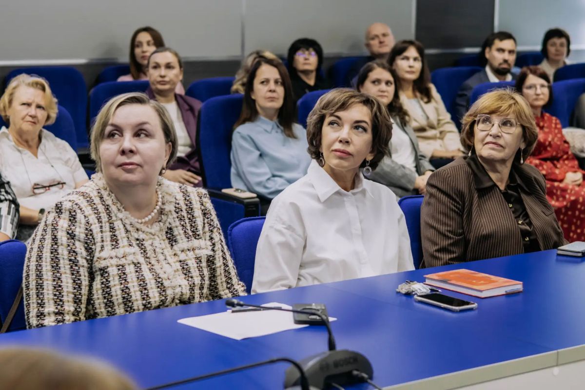 Сотрудники и преподаватели АлтГПУ получили благодарности министра спорта региона Сотрудники и преподаватели АлтГПУ получили благодарности министра спорта региона