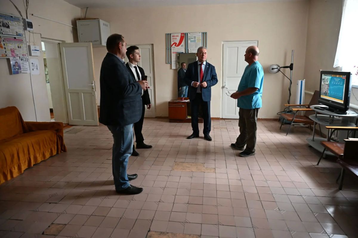 Александр Романенко посетил ФАП и Дом культуры в Третьяковском районе Александр Романенко посетил ФАП и Дом культуры в Третьяковском районе