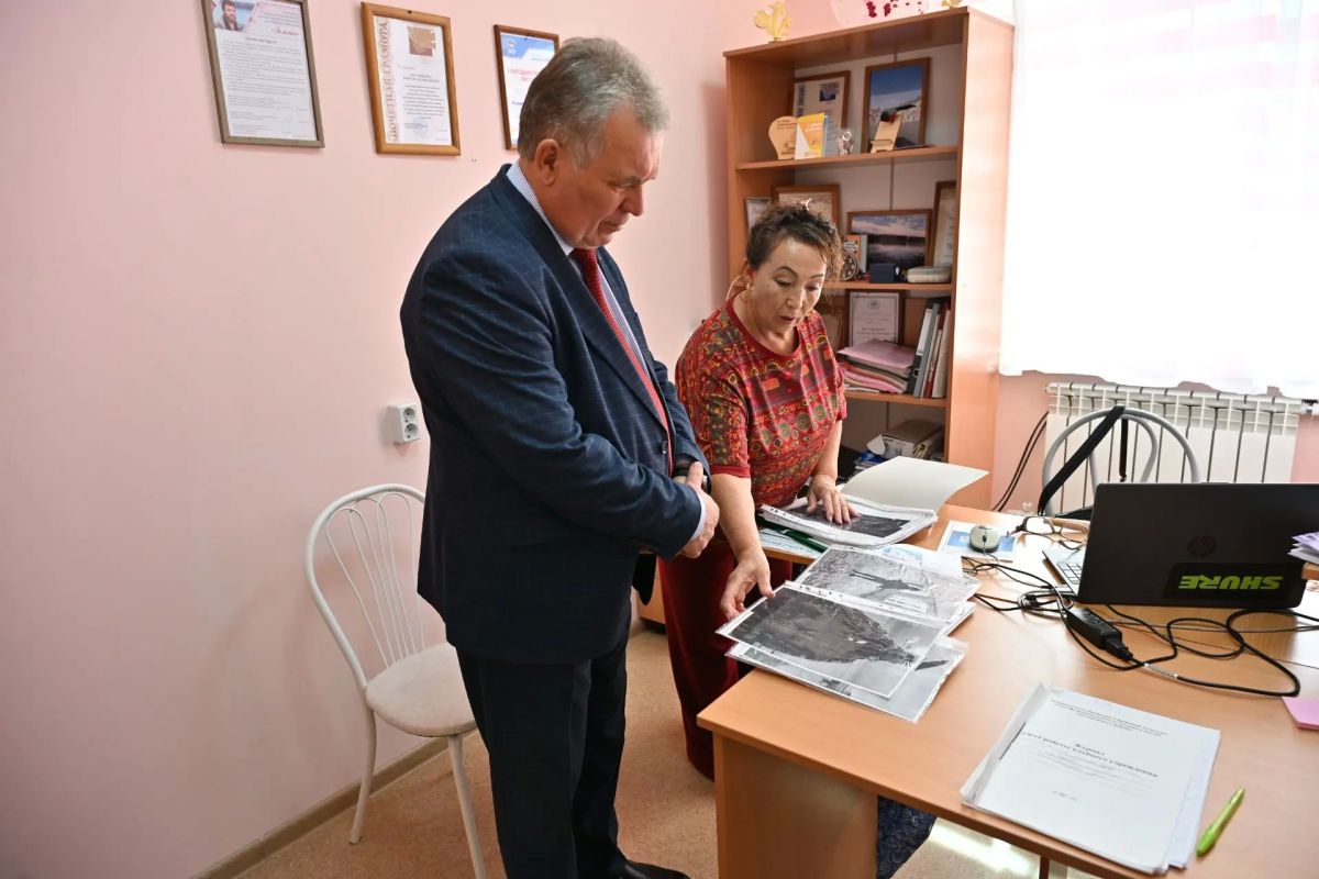 Александр Романенко посетил ФАП и Дом культуры в Третьяковском районе Александр Романенко посетил ФАП и Дом культуры в Третьяковском районе
