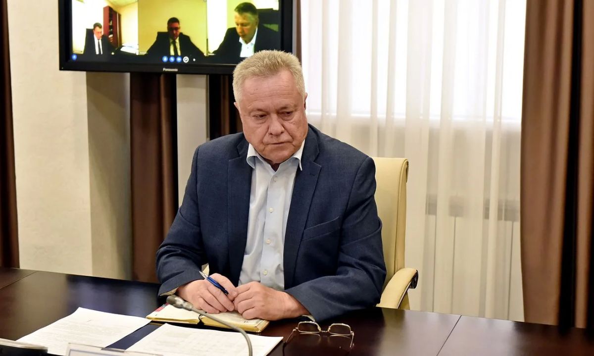 Вячеслав Франк провёл оперативное аппаратное совещание Вячеслав Франк провёл оперативное аппаратное совещание