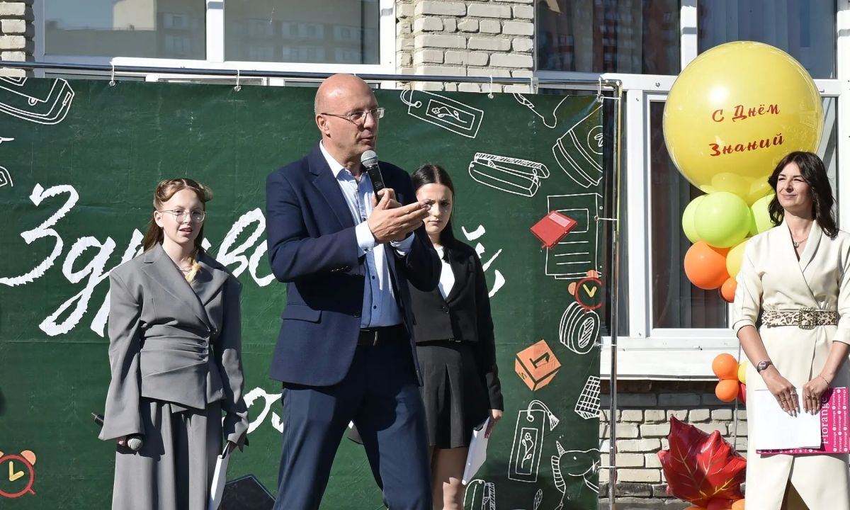 Вячеслав Франк поздравил учащихся гимназии №45 с Днем знаний Вячеслав Франк поздравил учащихся гимназии №45 с Днем знаний