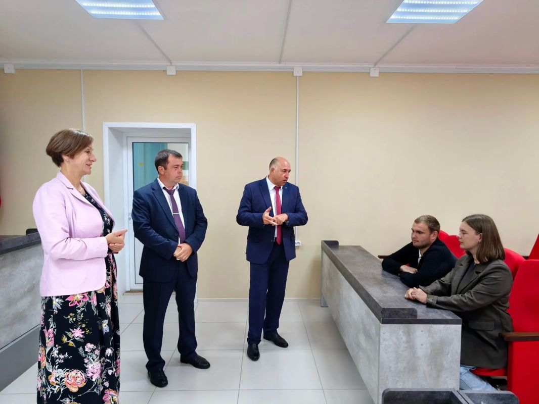 В сельские школы Алтайского края приходят молодые педагоги В сельские школы Алтайского края приходят молодые педагоги