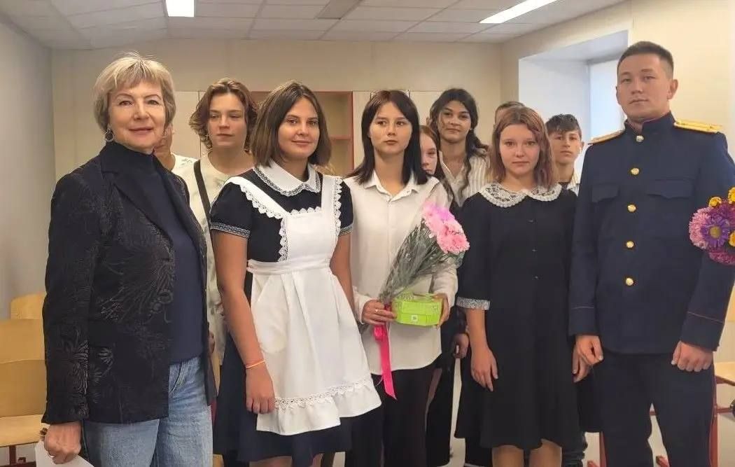 В День знаний руководитель следственного управления Следственного комитета Российской Федерации по Алтайскому краю генерал-лейтенант юстиции Игорь Владимирович Колесниченко принял участие в торжественном построении кадетских... В День знаний руководитель следственного управления Следственного комитета Российской Федерации по Алтайскому краю генерал-лейтенант юстиции Игорь Владимирович Колесниченко принял участие в торжественном построении кадетских...