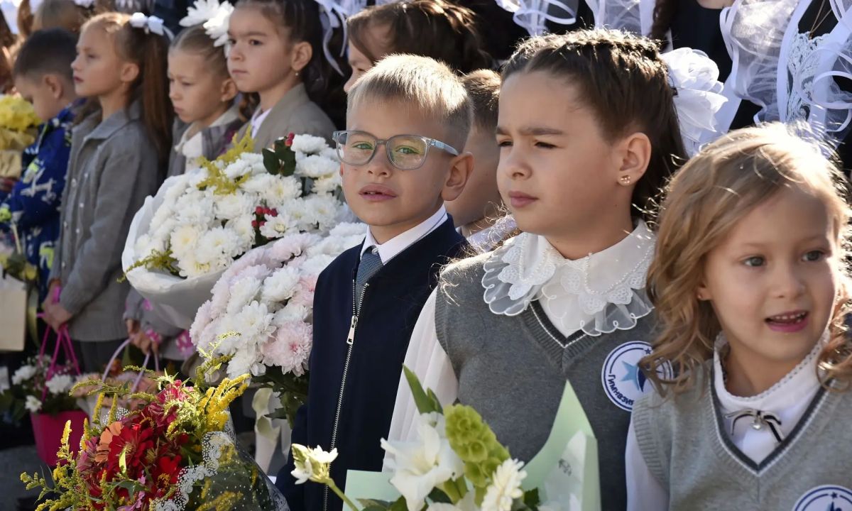 Вячеслав Франк поздравил учащихся гимназии №45 с Днем знаний Вячеслав Франк поздравил учащихся гимназии №45 с Днем знаний
