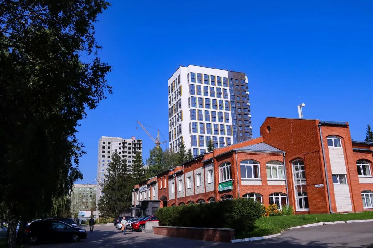 Между парком "Целинников" и зеленой зоной на Антона Петрова продолжается строительство нового ЖК "Дом культуры" Между парком "Целинников" и зеленой зоной на Антона Петрова продолжается строительство нового ЖК "Дом культуры"