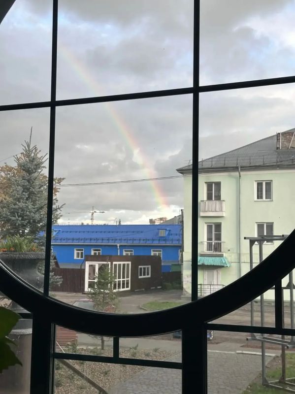 Подписчики делятся кадрами радуги в Барнауле Подписчики делятся кадрами радуги в Барнауле