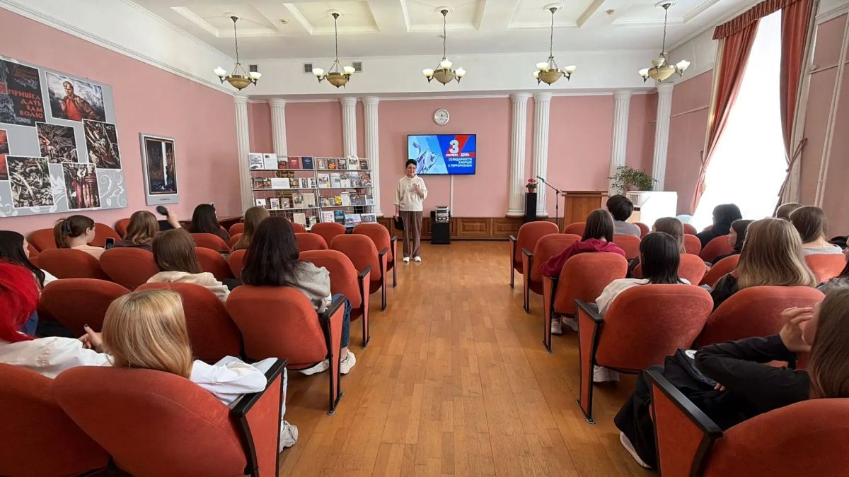 Полицейские рассказали первокурсникам о методах вербовки террористов Полицейские рассказали первокурсникам о методах вербовки террористов