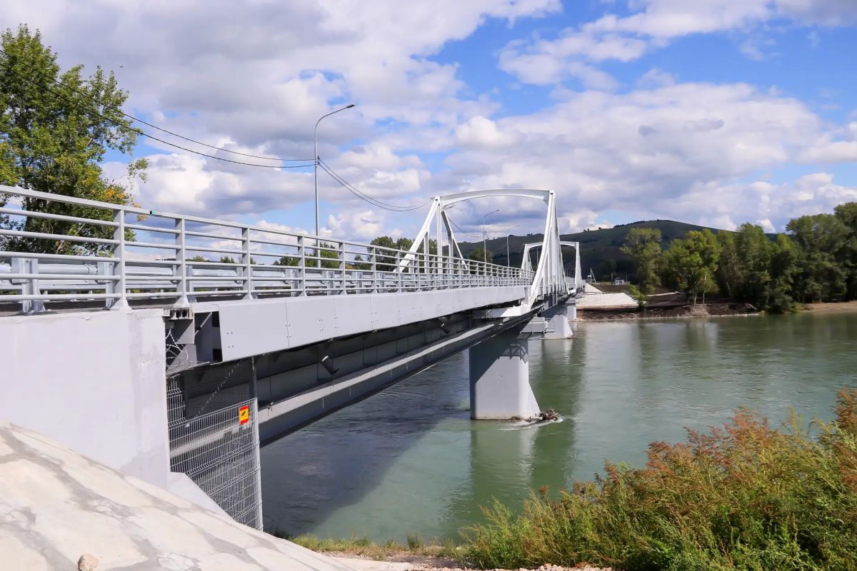 Старый Платовский мост через Катунь полностью демонтировали Старый Платовский мост через Катунь полностью демонтировали