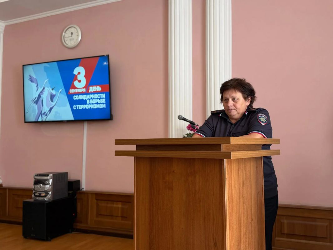 Полицейские рассказали первокурсникам о методах вербовки террористов Полицейские рассказали первокурсникам о методах вербовки террористов