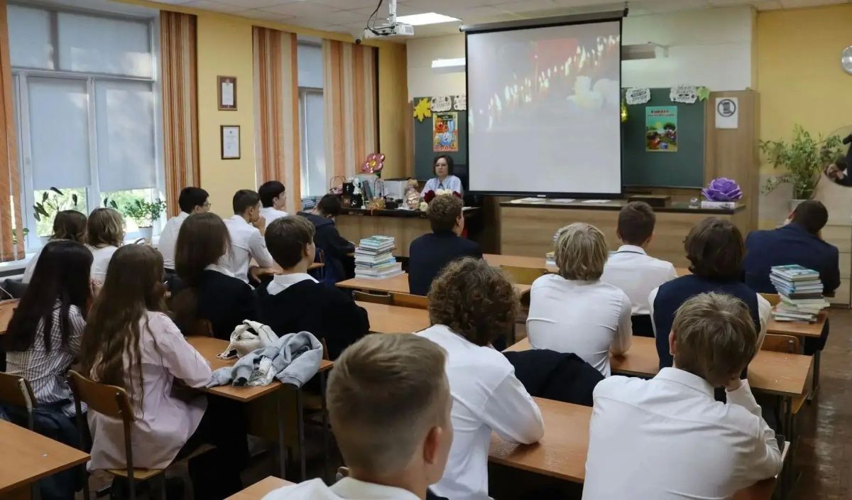 В школах и детсадах Барнаула вспоминают жертв терроризма в День солидарности В школах и детсадах Барнаула вспоминают жертв терроризма в День солидарности