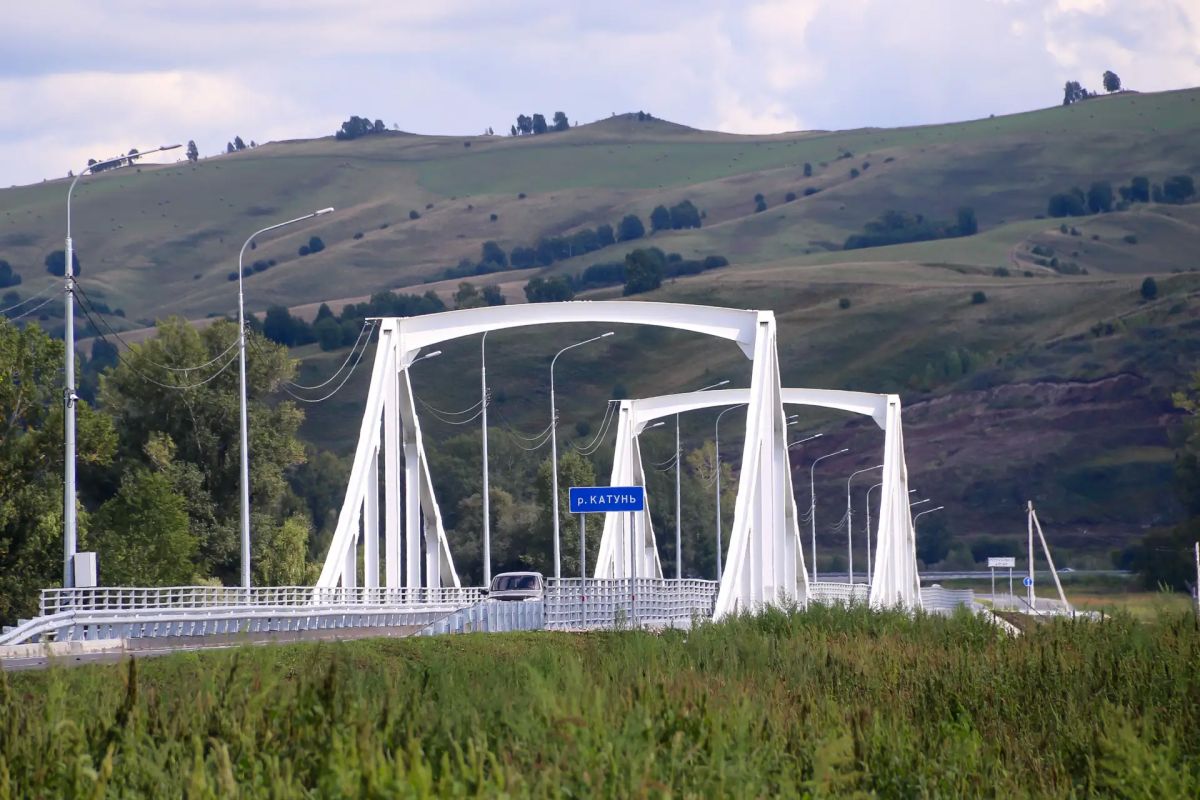 Старый Платовский мост через Катунь полностью демонтировали Старый Платовский мост через Катунь полностью демонтировали