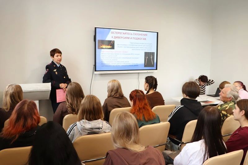 В Алтайском крае полицейские, общественники и студенты провели патриотическую встречу в музее В Алтайском крае полицейские, общественники и студенты провели патриотическую встречу в музее