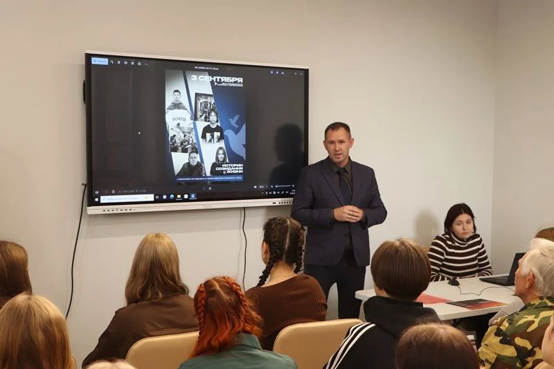 В Алтайском крае полицейские, общественники и студенты провели патриотическую встречу в музее В Алтайском крае полицейские, общественники и студенты провели патриотическую встречу в музее