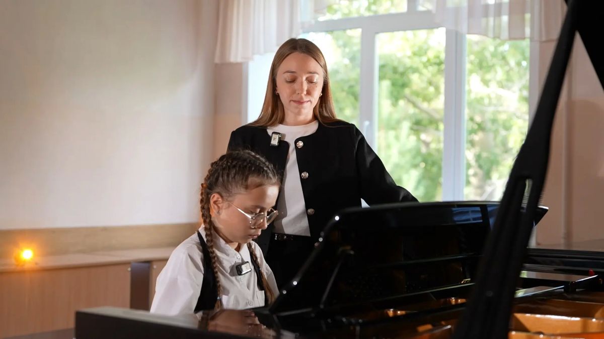 Маргарита Барсукова: 11-летняя школьница из Барнаула, которая успевает всё — от музыки до кино Маргарита Барсукова: 11-летняя школьница из Барнаула, которая успевает всё — от музыки до кино