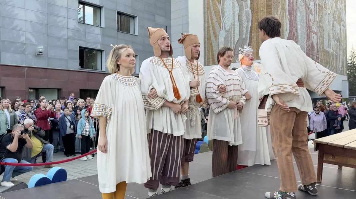 В Барнауле проходит первый уличный театральный кабачковый фестиваль В Барнауле проходит первый уличный театральный кабачковый фестиваль