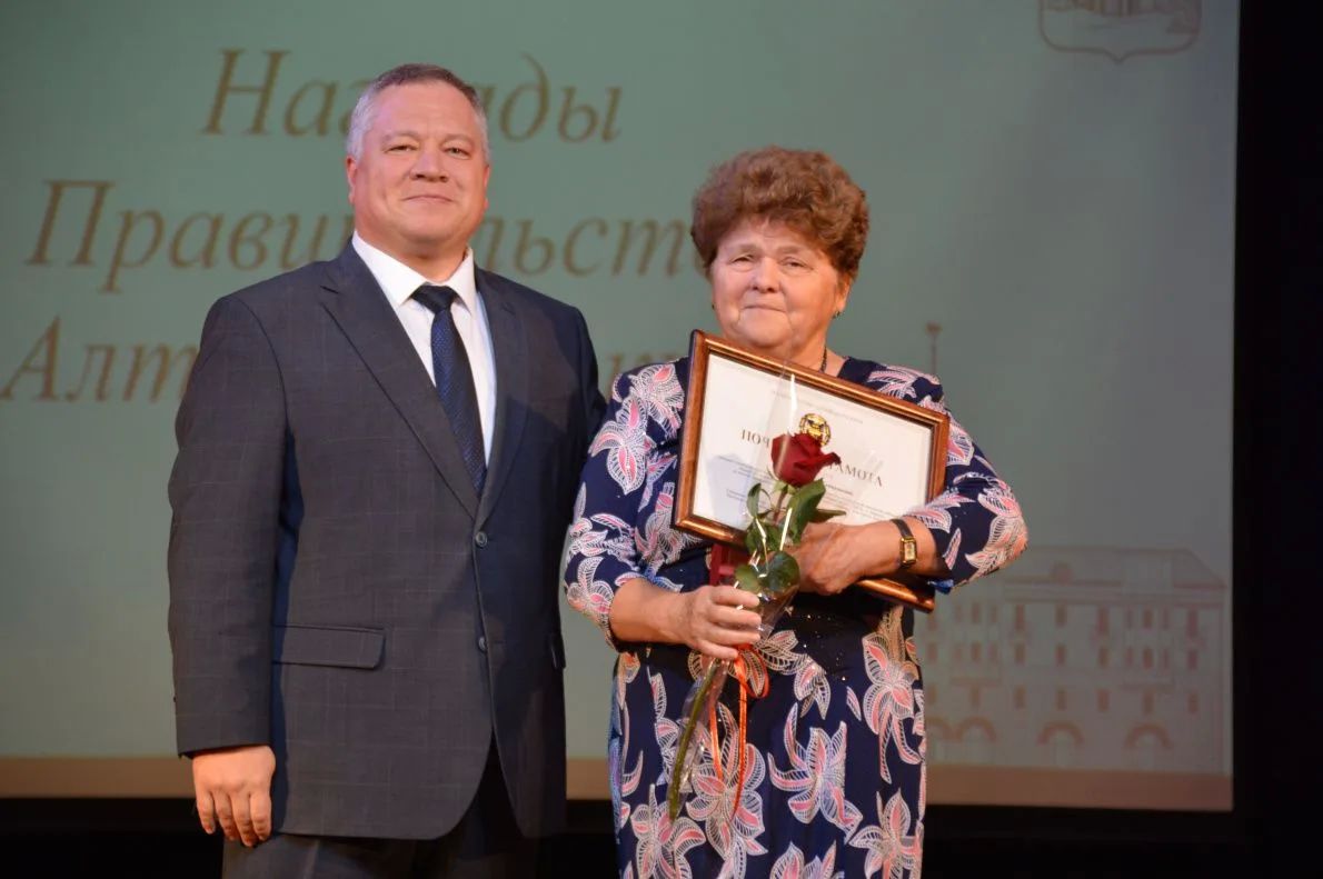 Ирина Акимова приняла участие в торжественной церемонии чествования тружеников Октябрьского района города Барнаула Ирина Акимова приняла участие в торжественной церемонии чествования тружеников Октябрьского района города Барнаула
