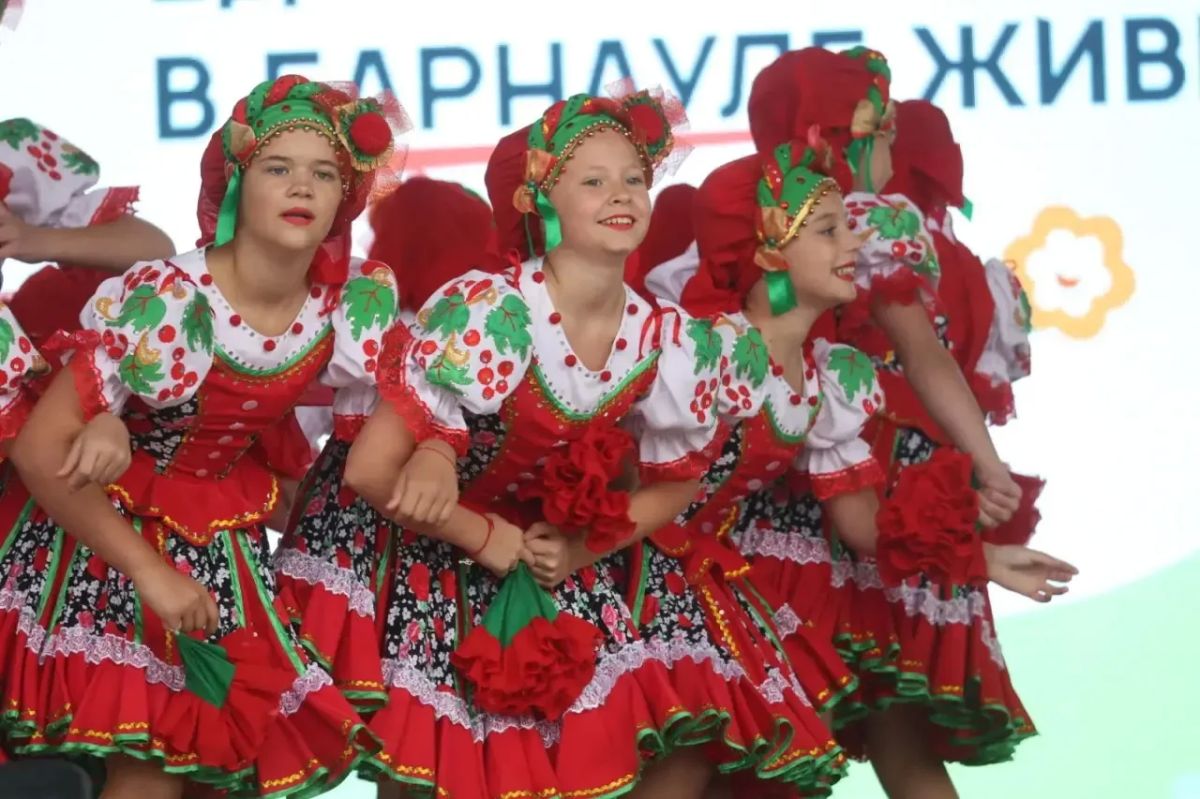 Виктор Томенко: Сегодня мы отмечаем День города Барнаула! В честь 296-летия краевой столицы организовано большое количество праздничных мероприятий на любой вкус: и для взрослых, и для детей Виктор Томенко: Сегодня мы отмечаем День города Барнаула! В честь 296-летия краевой столицы организовано большое количество праздничных мероприятий на любой вкус: и для взрослых, и для детей