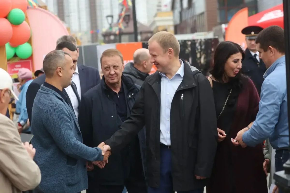 Виктор Томенко: Сегодня мы отмечаем День города Барнаула! В честь 296-летия краевой столицы организовано большое количество праздничных мероприятий на любой вкус: и для взрослых, и для детей Виктор Томенко: Сегодня мы отмечаем День города Барнаула! В честь 296-летия краевой столицы организовано большое количество праздничных мероприятий на любой вкус: и для взрослых, и для детей
