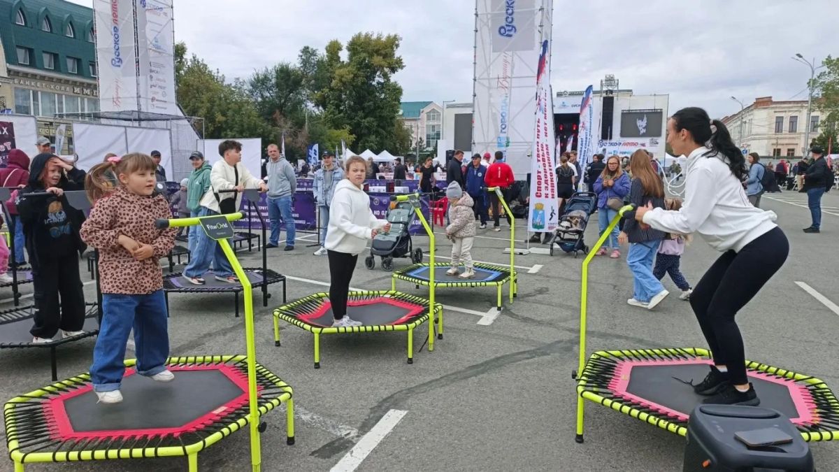 В День города на площади Свободы проходит спортивный фестиваль В День города на площади Свободы проходит спортивный фестиваль