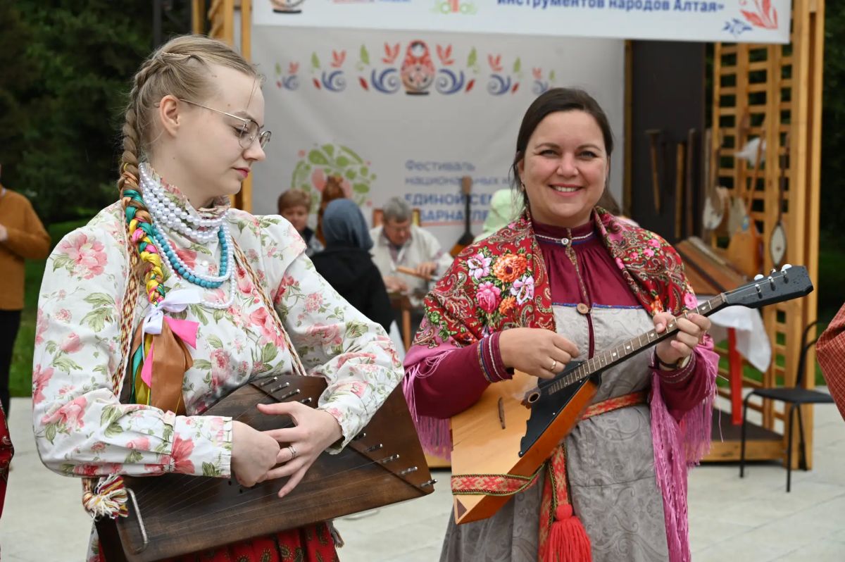 В рамках празднования Дня города в Барнауле проходит Фестиваль национальных культур «Единой семьёй в Барнауле живём!» В рамках празднования Дня города в Барнауле проходит Фестиваль национальных культур «Единой семьёй в Барнауле живём!»