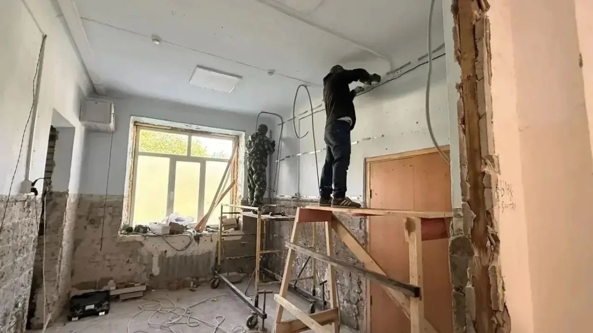 Более 43 млн рублей на обновление: в Троицком районе ремонтируют районную поликлинику Более 43 млн рублей на обновление: в Троицком районе ремонтируют районную поликлинику