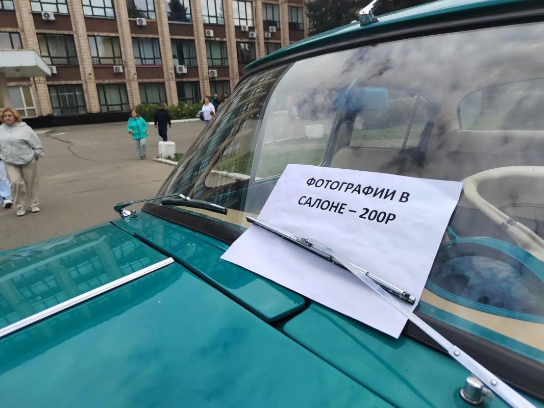 Выставка ретромашин на политеховской "Сковородке" Выставка ретромашин на политеховской "Сковородке"