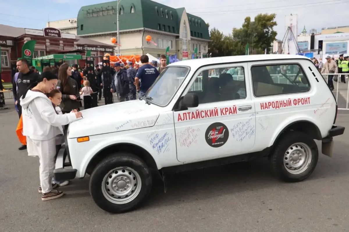 Виктор Томенко: Сегодня мы отмечаем День города Барнаула! В честь 296-летия краевой столицы организовано большое количество праздничных мероприятий на любой вкус: и для взрослых, и для детей Виктор Томенко: Сегодня мы отмечаем День города Барнаула! В честь 296-летия краевой столицы организовано большое количество праздничных мероприятий на любой вкус: и для взрослых, и для детей