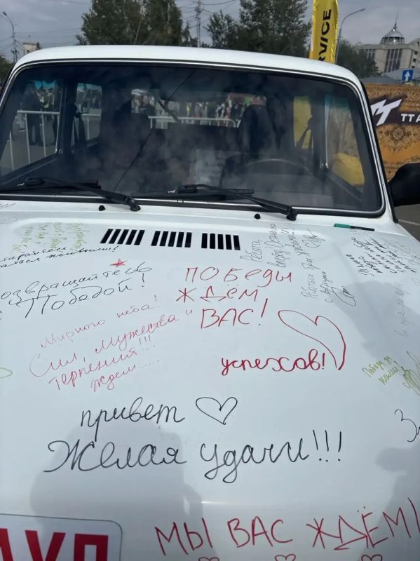 Барнаульцы могут оставить пожелания бойцам на автомобиле, который отправят в зону СВО В Барнауле на площади Свободы представили автомобиль, который администрация города передаст участникам специальной военной операции. Перед... Барнаульцы могут оставить пожелания бойцам на автомобиле, который отправят в зону СВО В Барнауле на площади Свободы представили автомобиль, который администрация города передаст участникам специальной военной операции. Перед...